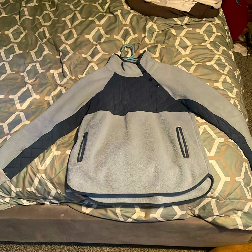 Small aerocrombie sweater